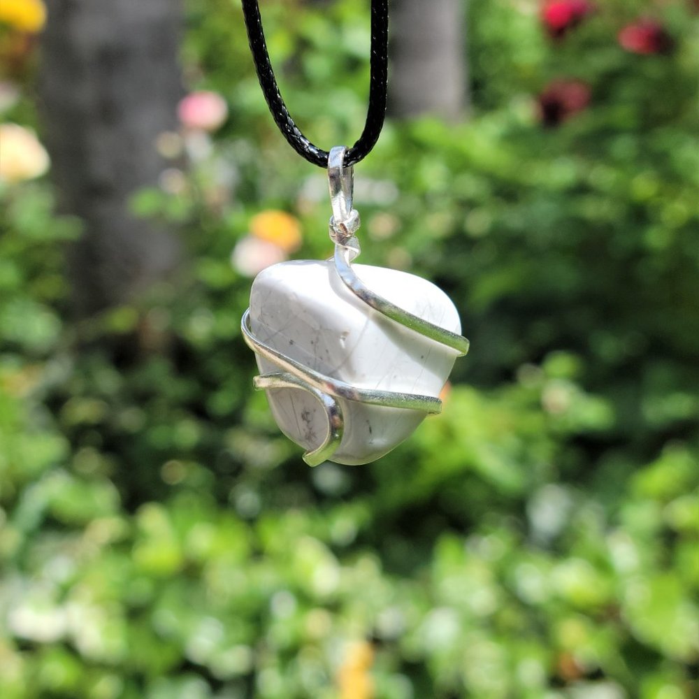 Howlite Tumbled Pendant - Picture 2 of 4